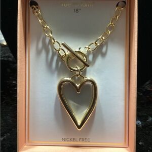 Chic Gold Heart Necklace